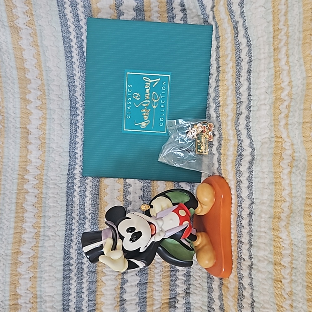 Magician Mickey: 1997 Disney Membership Sculpture